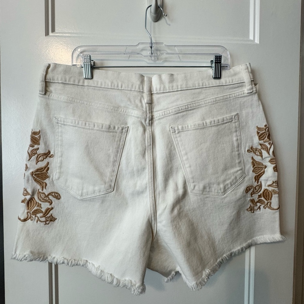 NWT a.n.a Embroidered Denim Shorts Size 18 Ivory Boho Western Floral Festival - Picture 2 of 8